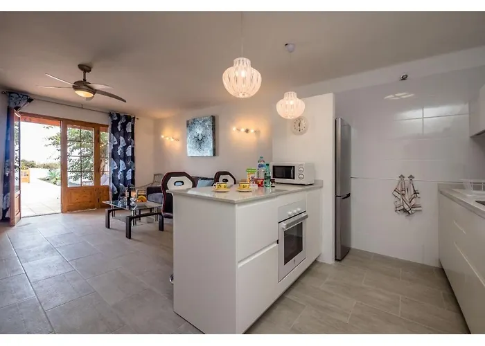 Puerto Chico Y Playa Blanca (Lanzarote)